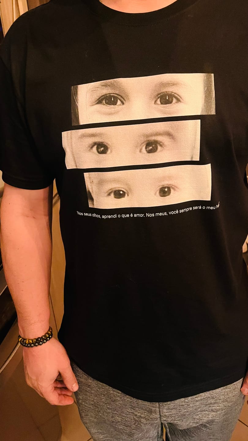 Customer photo review of Camiseta Personalizada OLHARES DOS FILHOS - Algodão Peruano