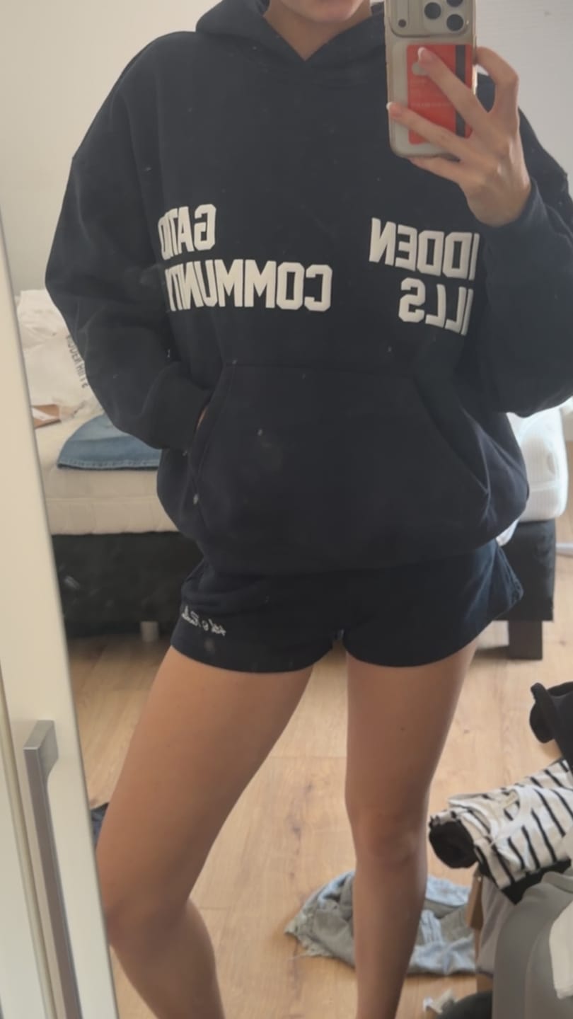 Customer photo review of GATED COMMUNITY HOODIE NAVY