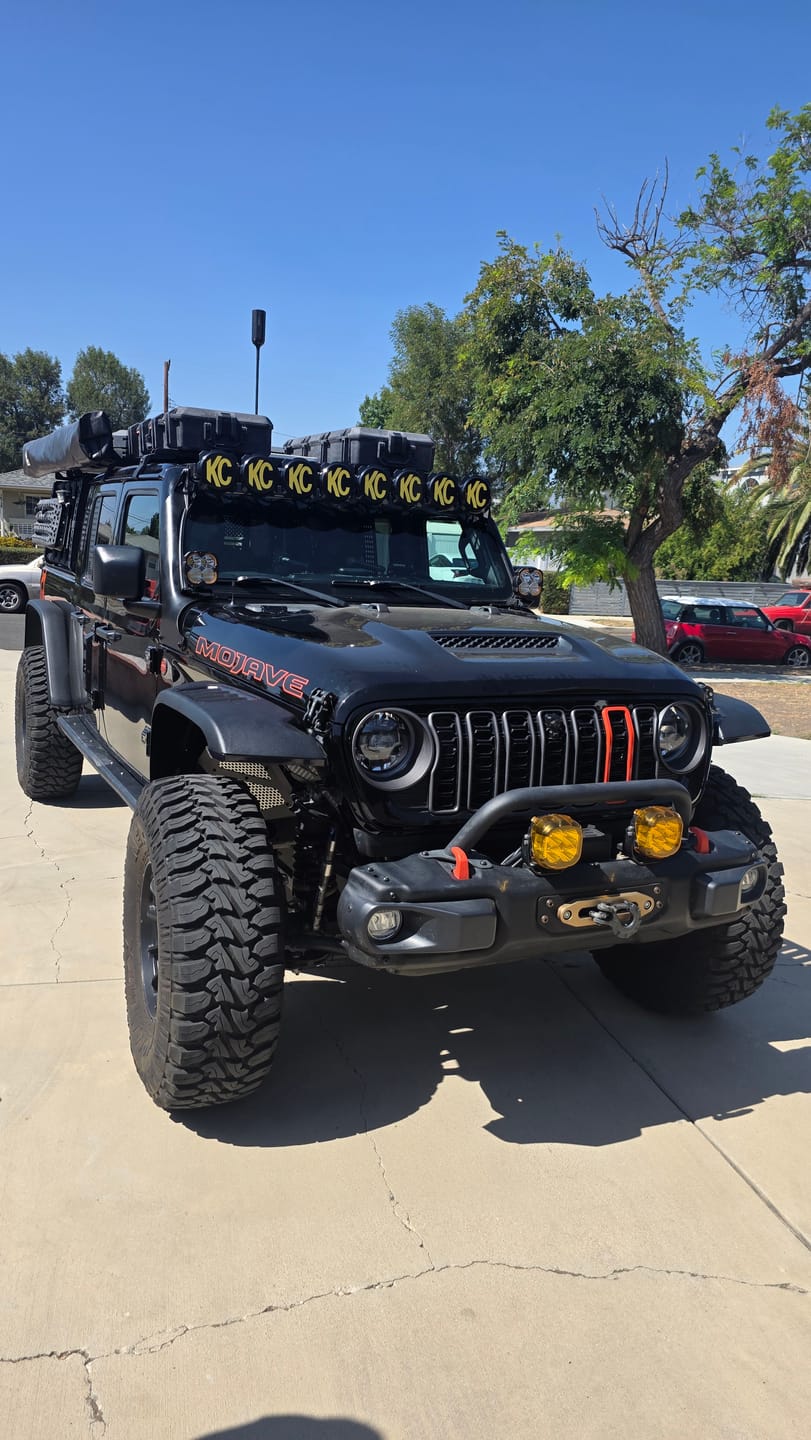 Customer photo review of Painted "Snap On" Accent Cover fits *24-26 Updated Jeep JL JT Grille