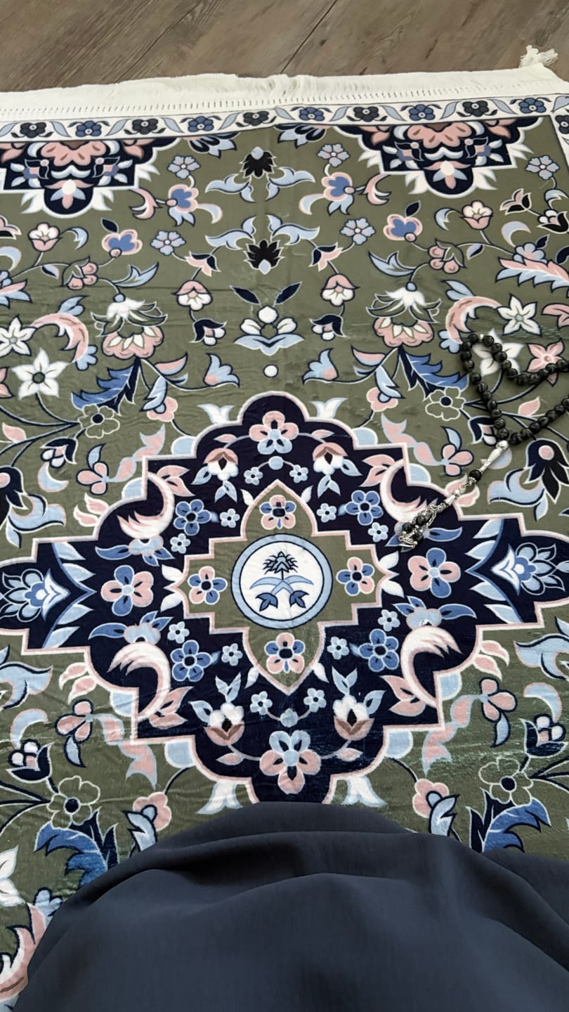 Customer photo review of Masjid-e-Nabawi Mosque Padded Prayer Mat