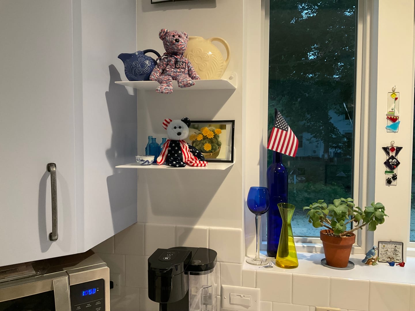 Customer photo review of Modern Metal Floating Shelf - Minimalist Wall Storage & Display