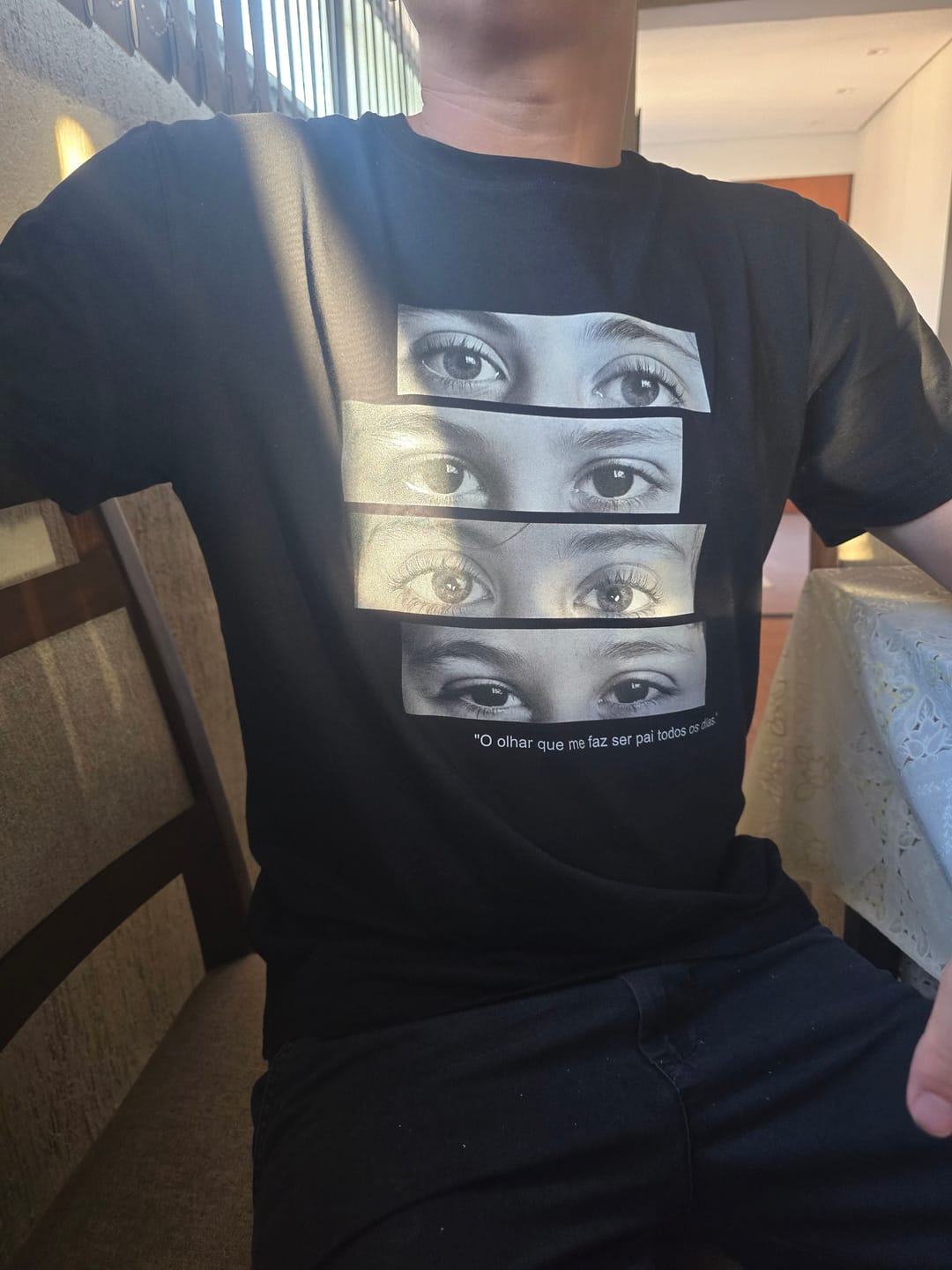 Customer photo review of Camiseta Personalizada OLHARES DOS FILHOS - Algodão Peruano