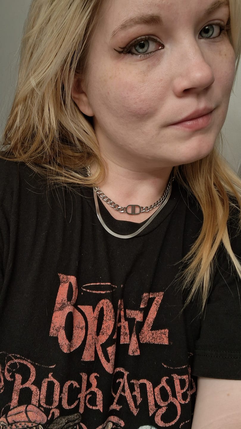 Customer photo review of Icon Necklace – Waterproof 18K Gold Chain