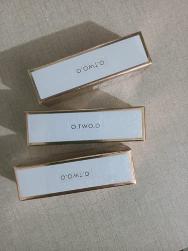 Customer photo review of O.TWO.O HIGH ENERGY HEAVY MIST MATTE LIP GLAZE