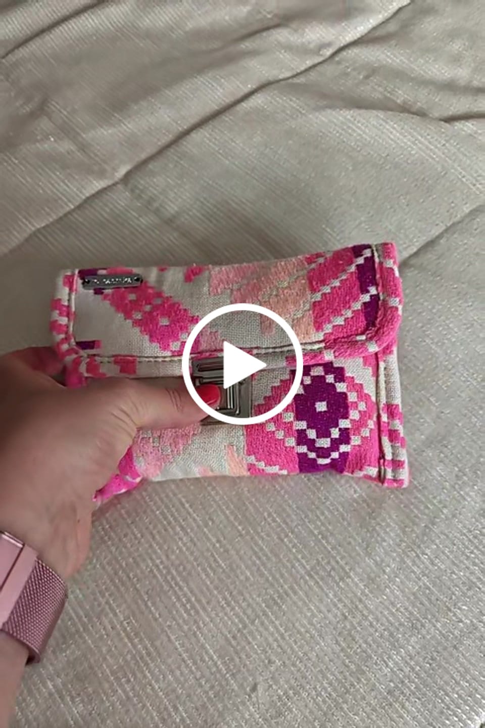 Customer video review of Monedero "India Travel" Caomka · Pieza Única Núm. 19208