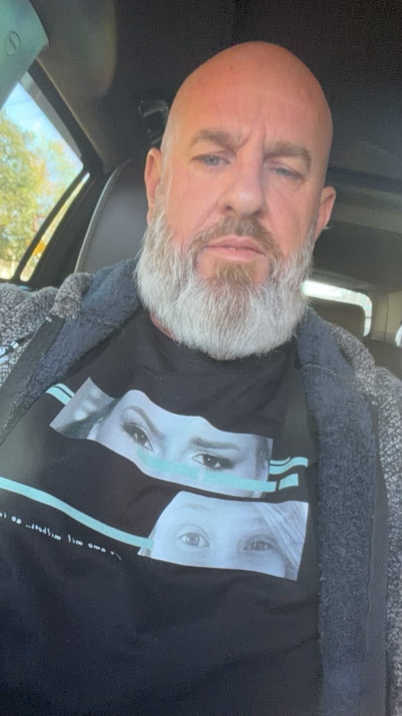Customer photo review of Camiseta Personalizada OLHARES DOS FILHOS - Algodão Peruano
