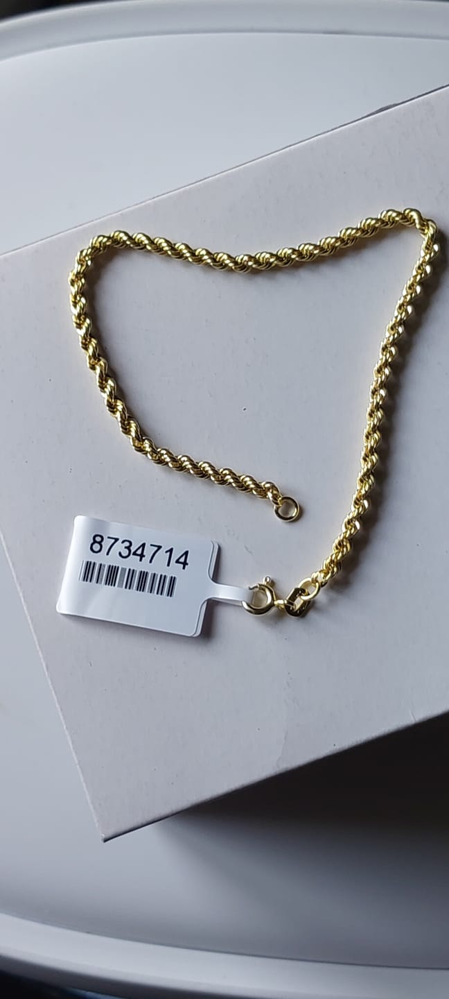 Customer photo review of Gold Essential Gold Rope Chain Bracelet