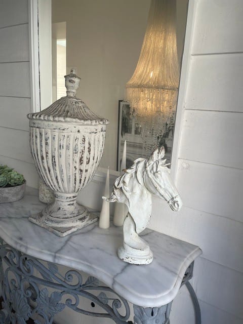 Customer photo review of Apollon French Provincial Horse Head Bust, Distressed White Sculpture on Pedestal Base 37cm