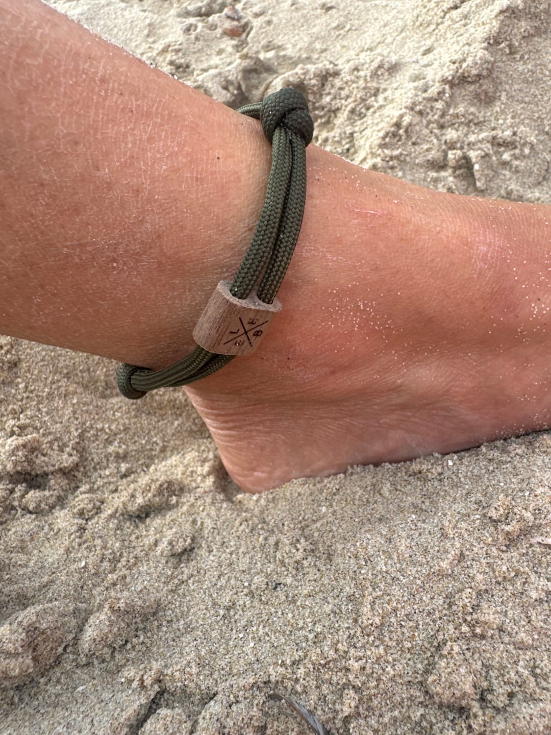 Customer photo review of Holz Gravur Armband HUA MUA