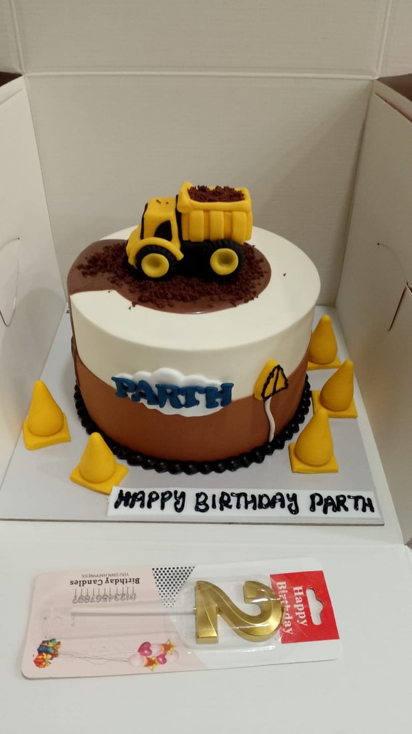 Customer photo review of Construction Theme Cake