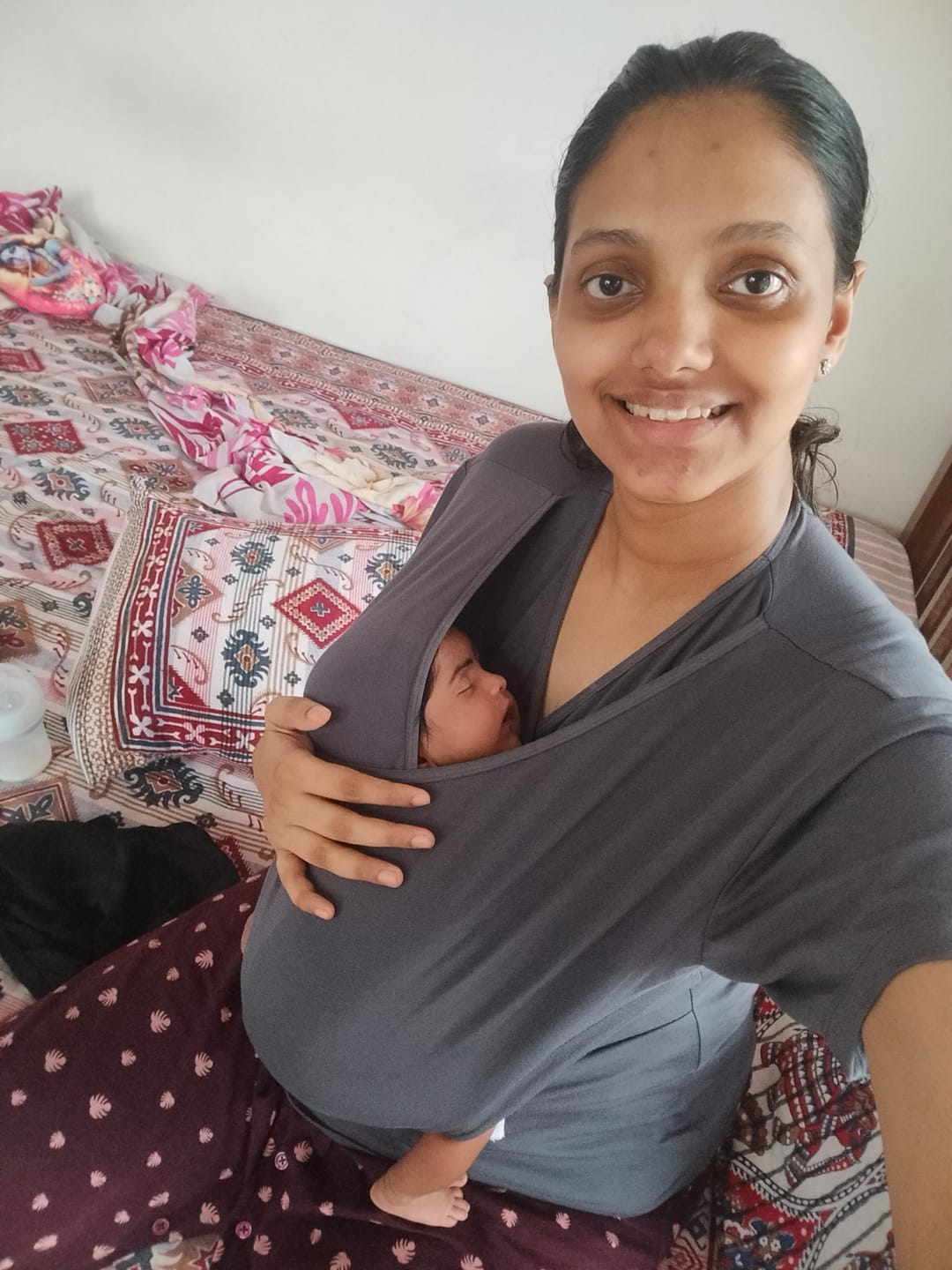 Customer photo review of Women's Newborn T-Shirt Carrier(0-1 year)