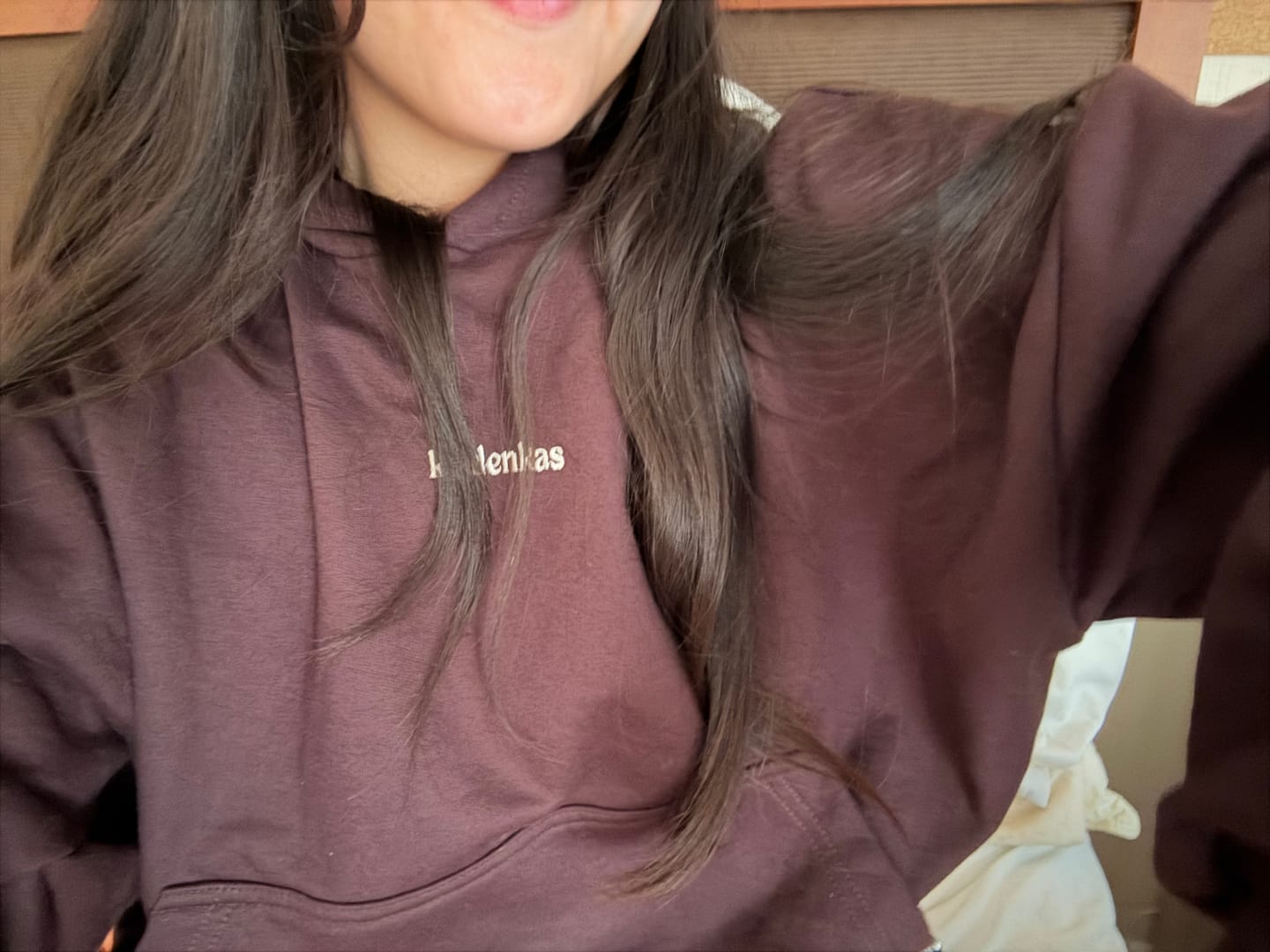 Customer photo review of POLERÓN HOODIE CAFÉ - OVERSIZE CON GORRO LOGO BORDADO