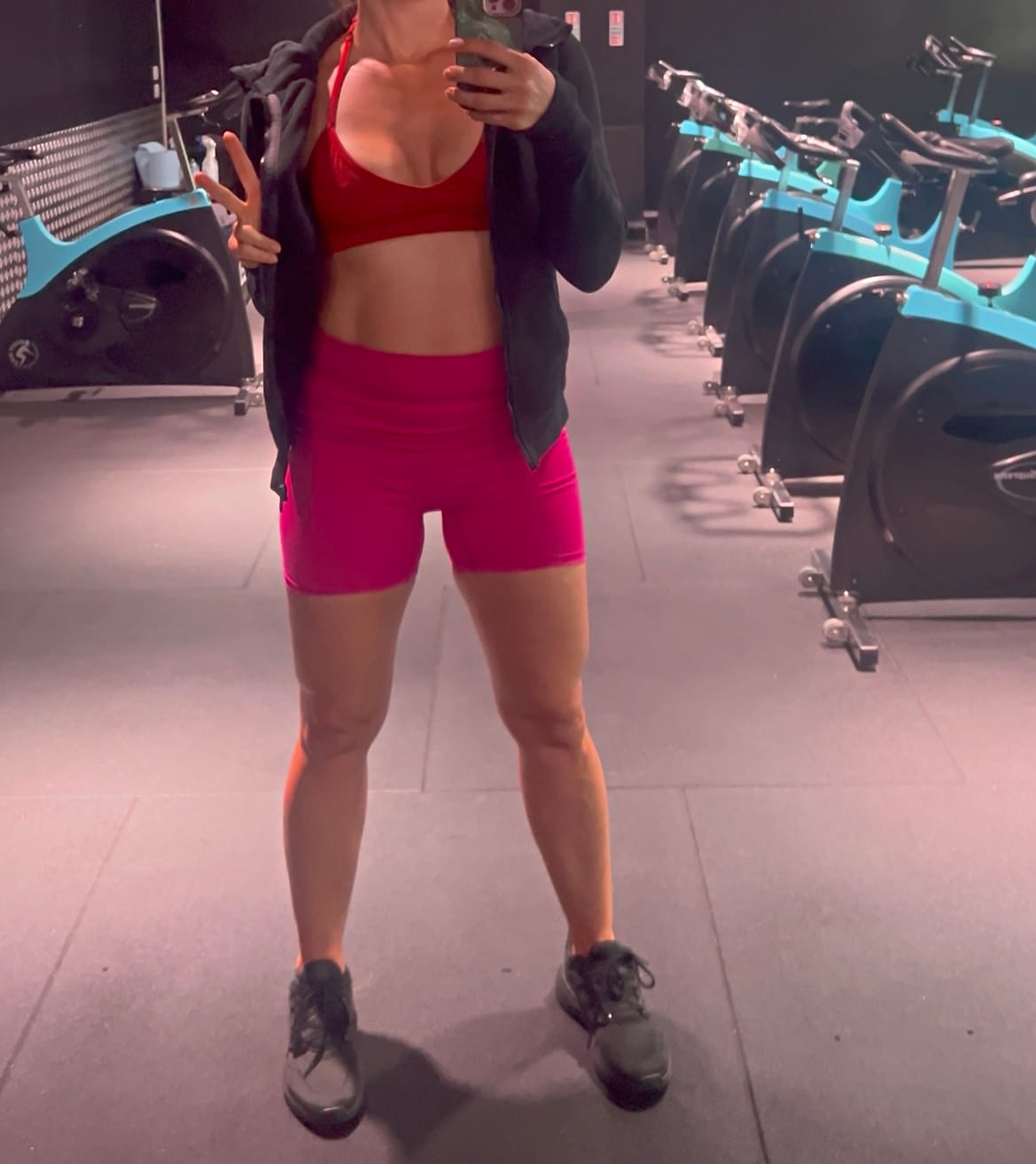 Customer photo review of W335 URBAN V-NECK BRA Fall 24'