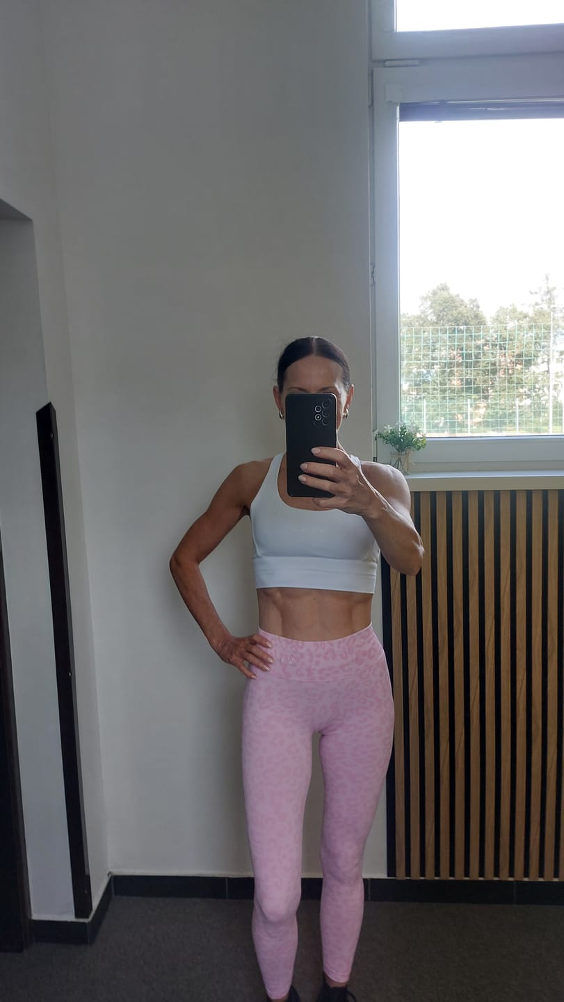 Customer photo review of MOTION SEAMLESS LEO LEGGINGS V2