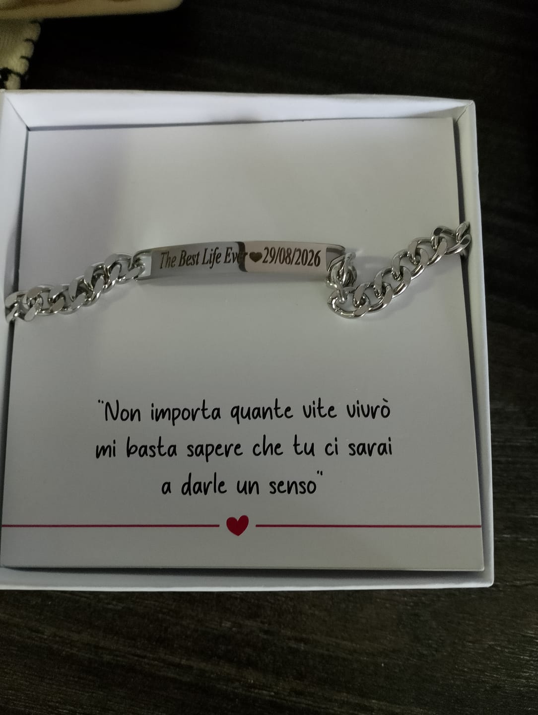 Customer photo review of Bracciale targhetta rettangolare minimalista con incisione personalizzata