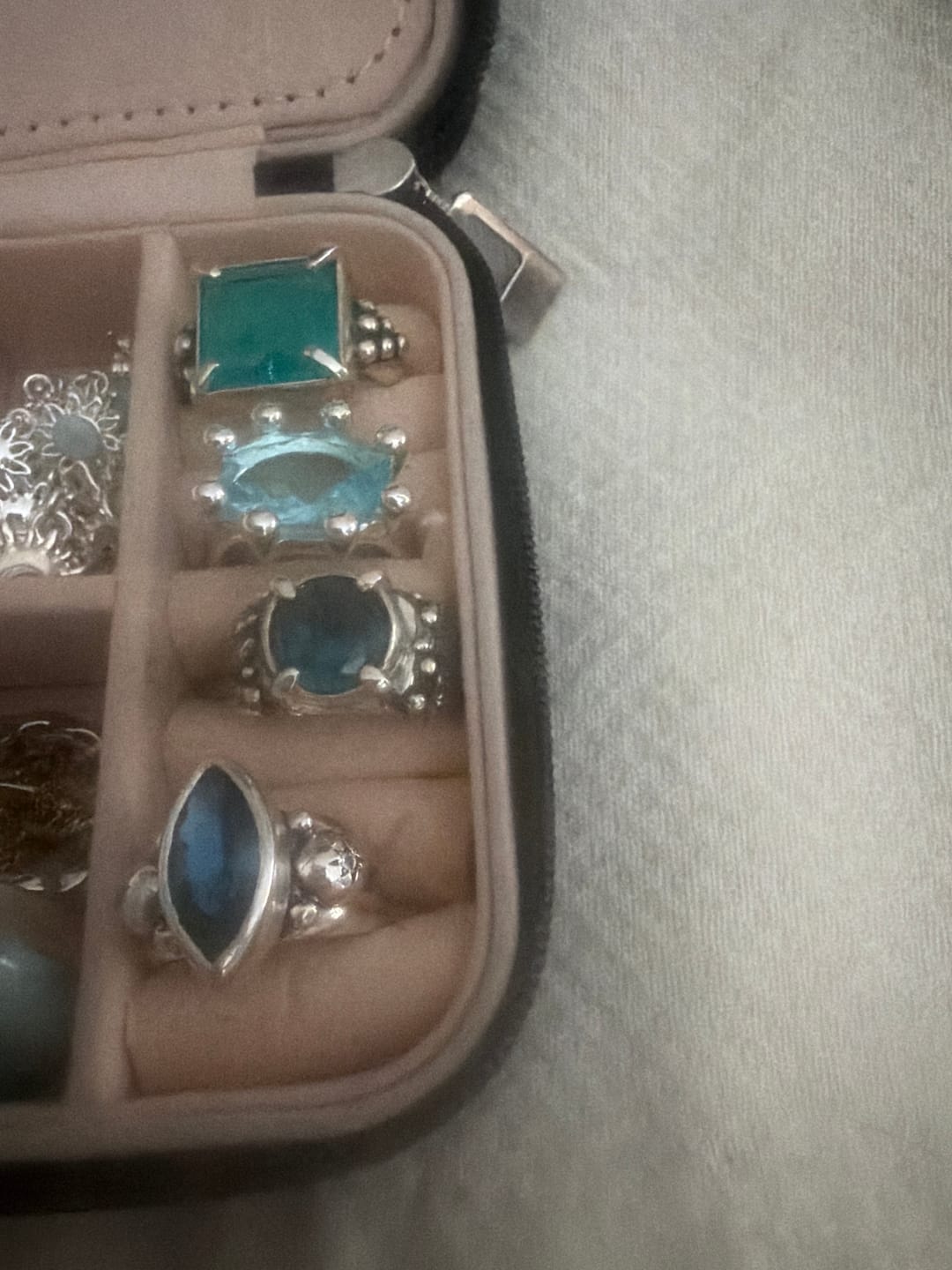 Customer photo review of Anillo Marino Topacio London Blue