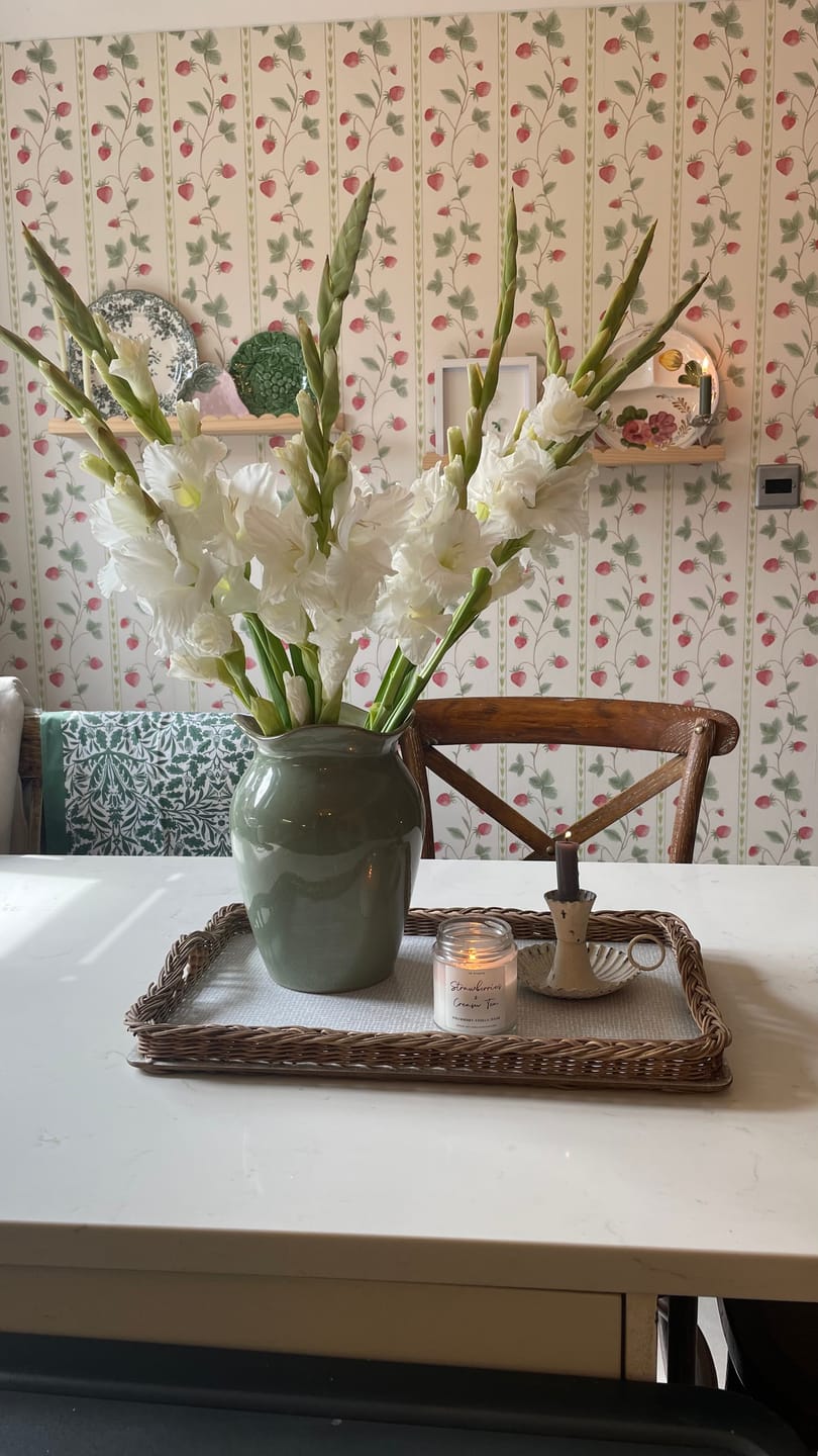 Customer photo review of "Strawberries & Cream Tea" Candle