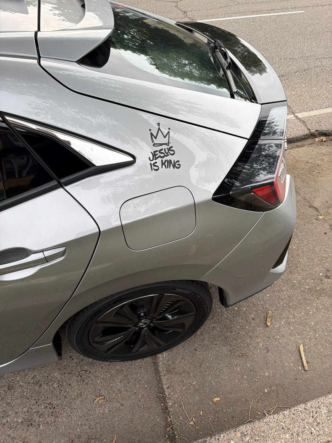 Customer photo review of Christianartworkshop Jesus Is King Crown Accent Car Sticker: Durable Decor for Faith-Filled Commutes
