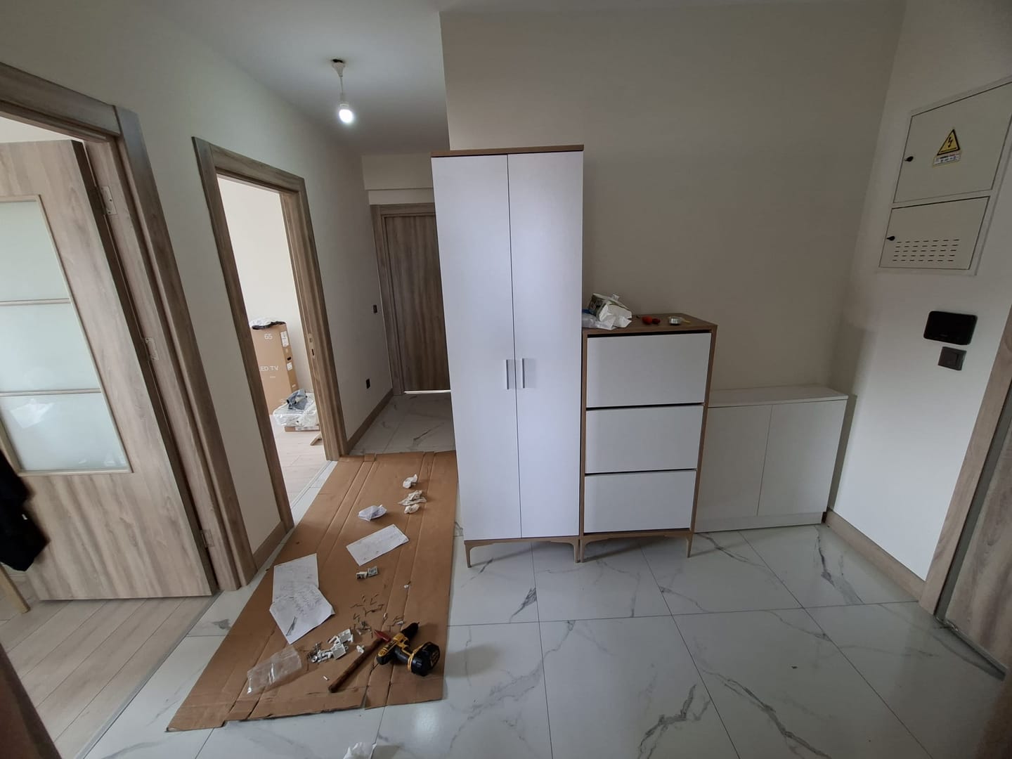 Customer photo review of Rani EA137 Portmanto Askılı Vestiyer Düşer Kapaklı Ayakkabılık Sepet Ceviz - Beyaz