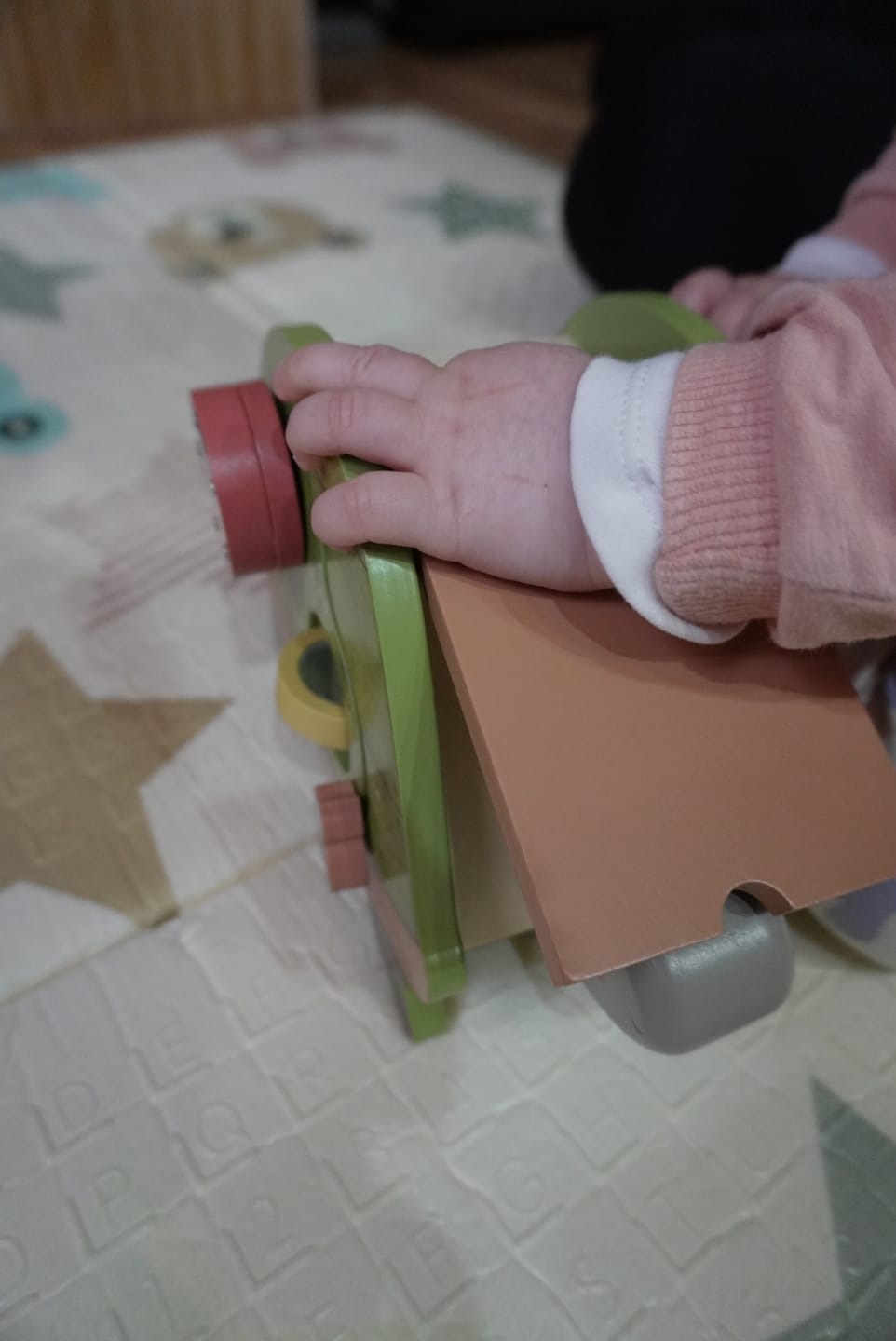 Customer photo review of Moulin Roty fa készségfejlesztő játék (teknős) - A három kisnyuszi