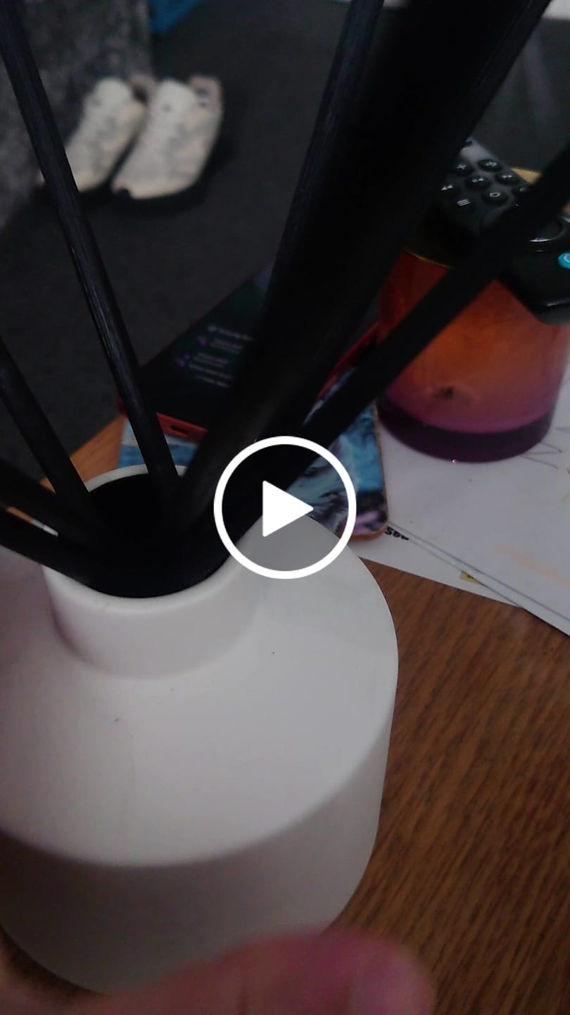 Customer video review of Redroom | Ceramic Reed Diffuser