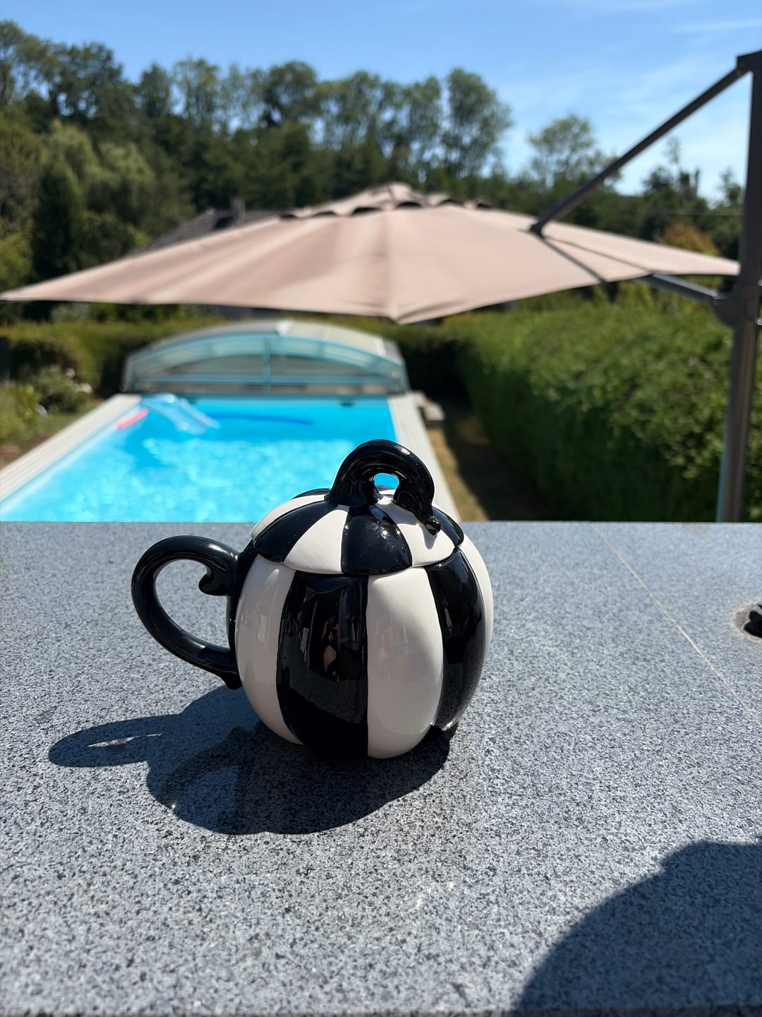 Customer photo review of Gestreifte Kürbis Tasse mit Deckel – Schwarz-weiße Spooky Tasse