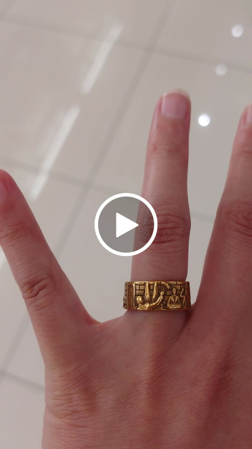 Customer video review of "Farewell Kiss" Ring - Half Width - 925. or Stainless steel GOLD PLATED