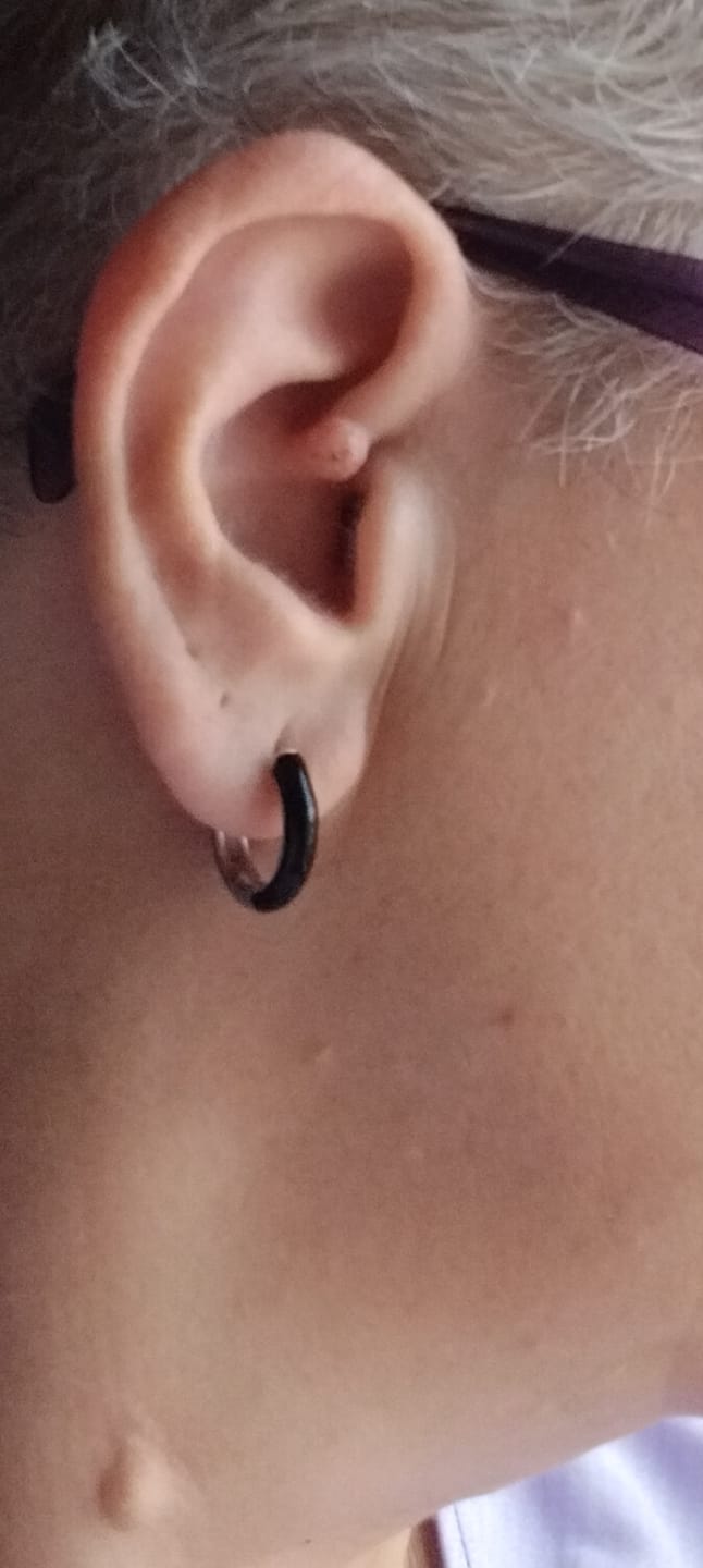 Customer photo review of Orecchino HOOP DUAL - Black