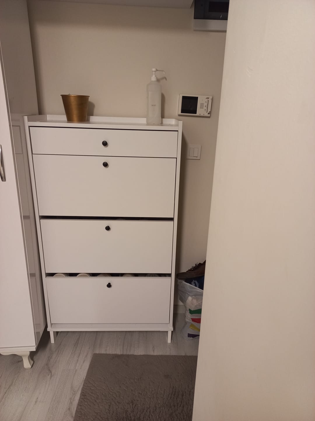 Customer photo review of Rani EB113 Ayakkabılık Düşer Kapaklı 3 Bölmeli Çekmeceli Ayakkabılık Beyaz