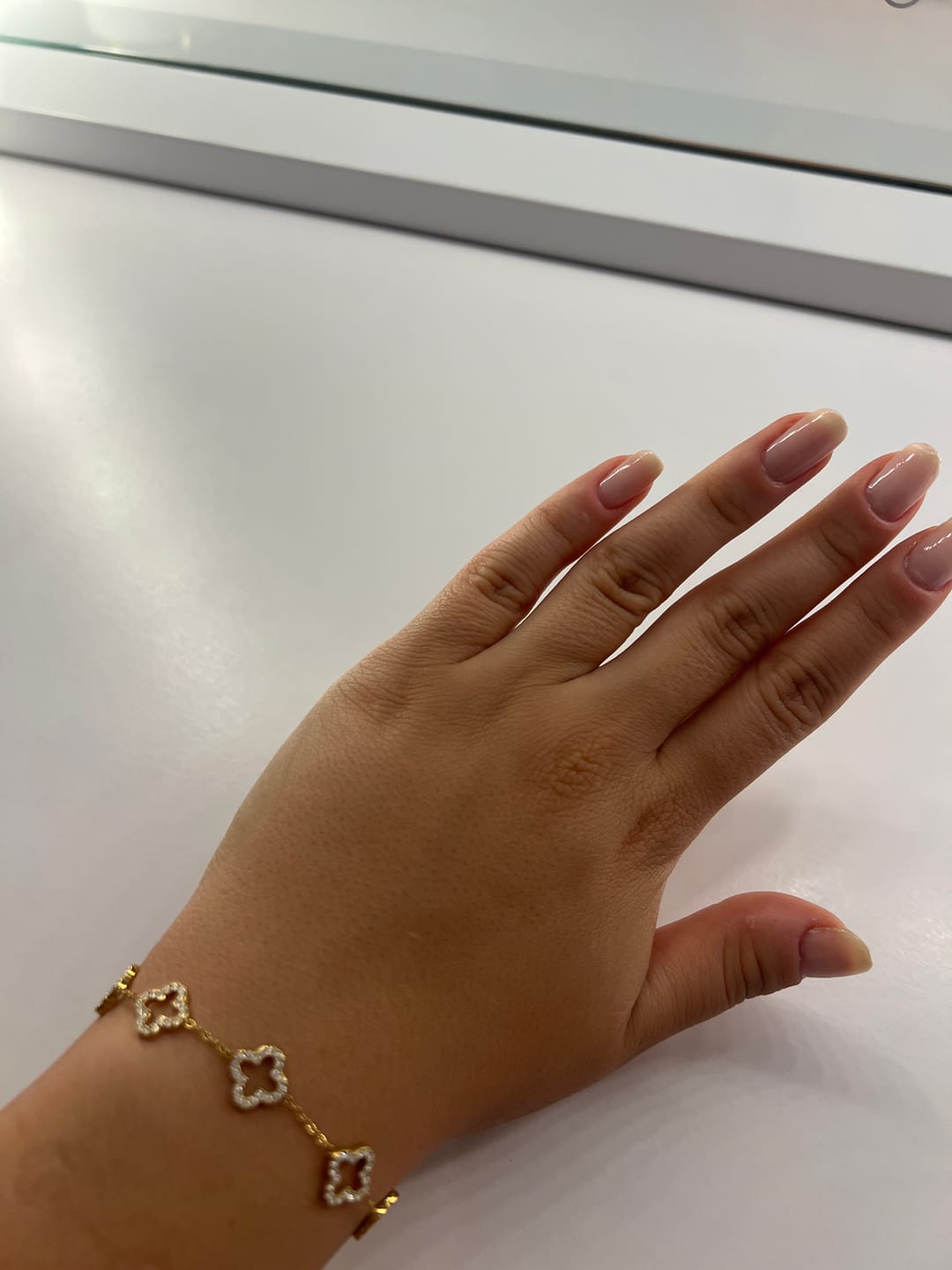 Customer photo review of Spring Lucky Leaf Armband 14K Vergoldet