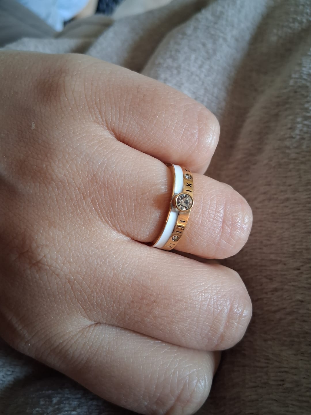 Customer photo review of Anel Rainha Pedra Cristal Banhado em Ouro 18k