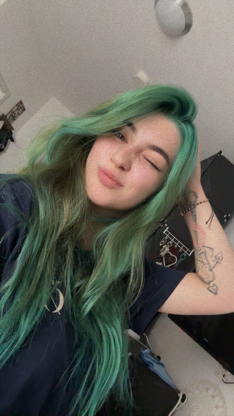 Customer photo review of Mattie Emerald Green - Vegan Semi-Permanent Direct Dye Hair Color Cream 210 ml