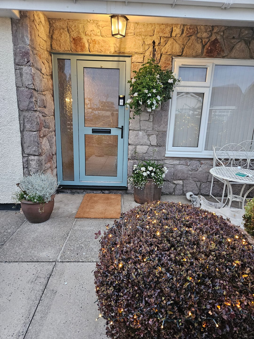 Customer photo review of Oval Room Blue (85)