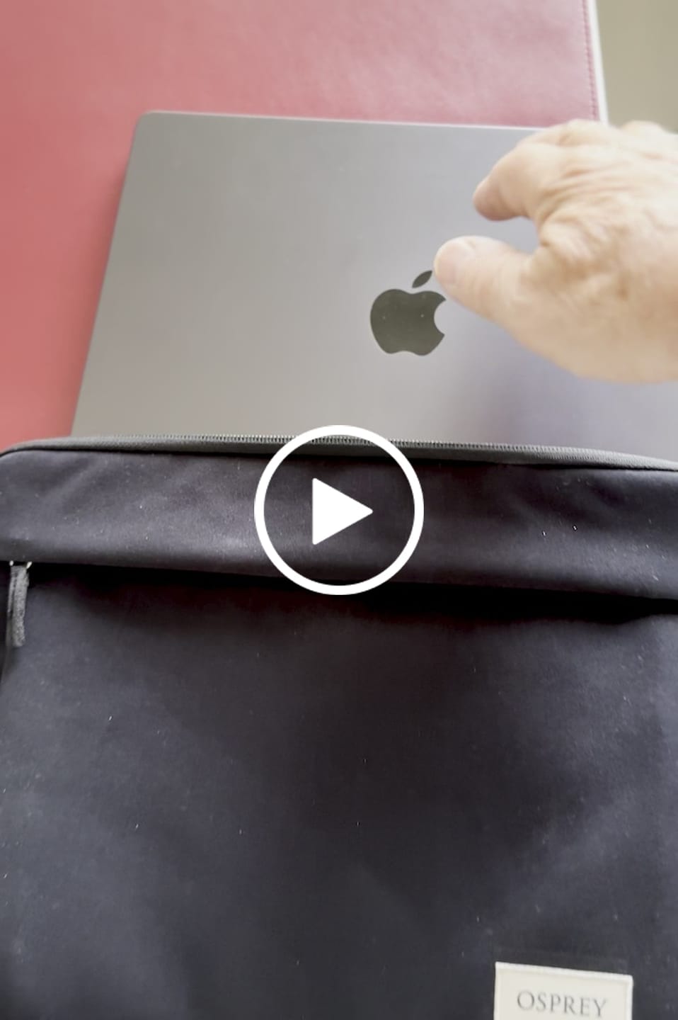 Customer video review of Osprey Arcane™ Laptop Sleeve 14-Inch, Black