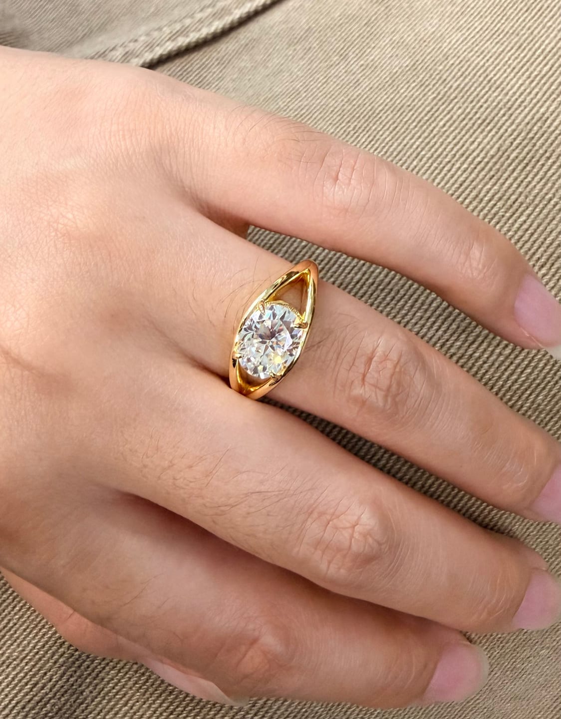 Customer photo review of S925 Moissanite 2.0Ct Oval Cut Open Split Shank Travel Ring Everyday Wearable Ring For Her
