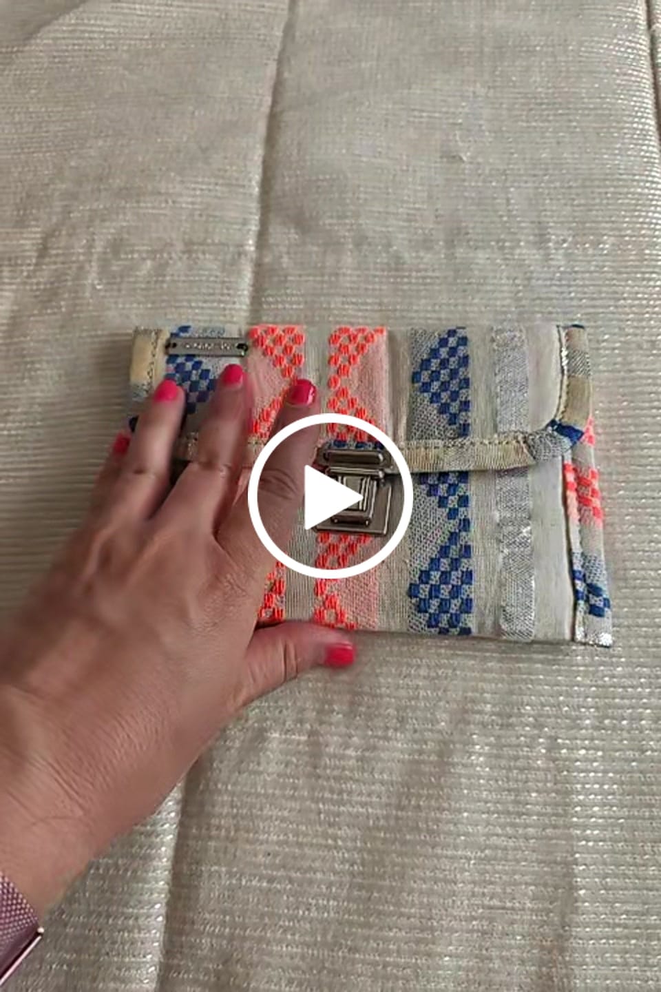 Customer video review of Monedero "India Travel" Caomka · Pieza Única Núm. 19216