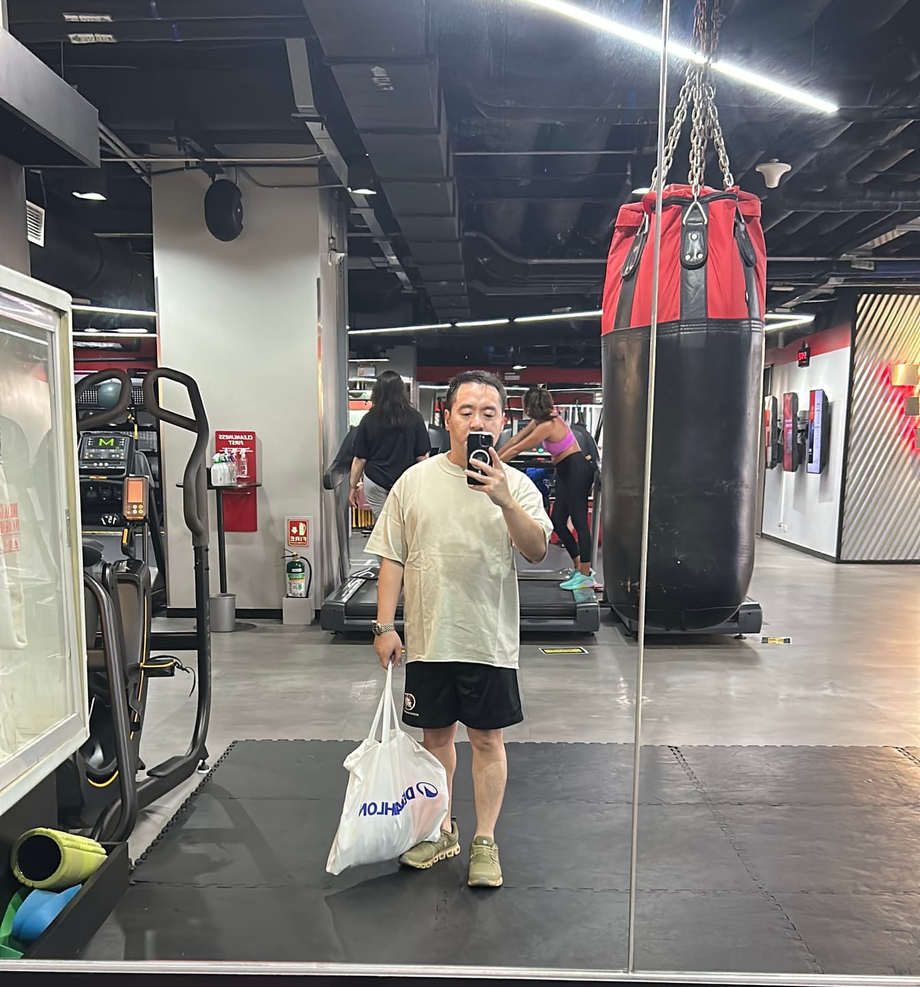 Customer photo review of Nobi T- Shirt