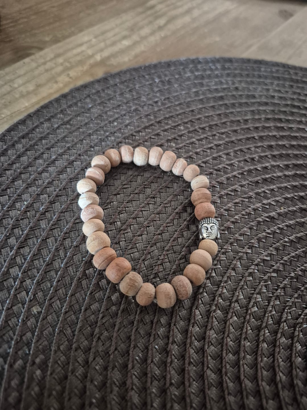 Customer photo review of »Einatmen Ausatmen« Buddha Blockadenlöser-Armband aus Sandelholz inkl. abgebrochenem Stern