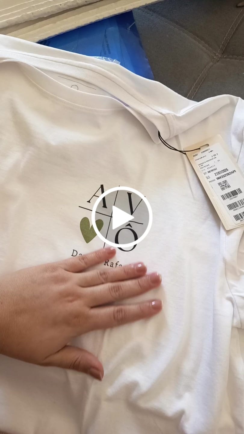 Customer video review of Camiseta Personalizada PAI MINIMALISTA - Algodão Peruano