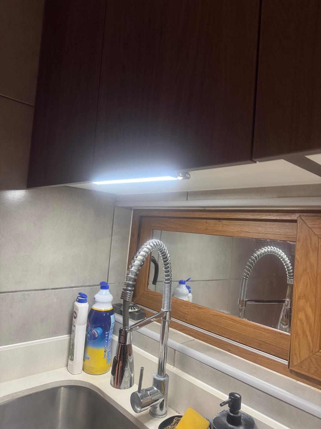 Customer photo review of Barra LED con Sensor de Movimiento – Recargable y Magnética / Luz Fría
