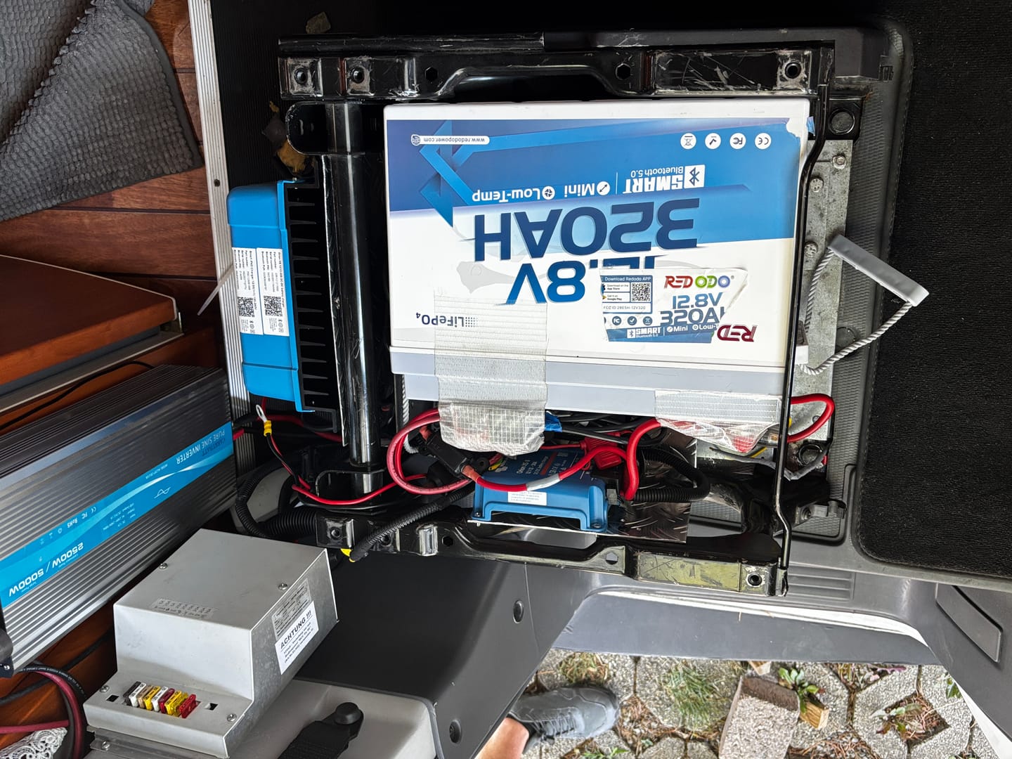 Customer photo review of Redodo 4096Wh 12V 320Ah B190 Untersitz LiFePO4 Batterie mit Bluetooth für Wohnmobil
