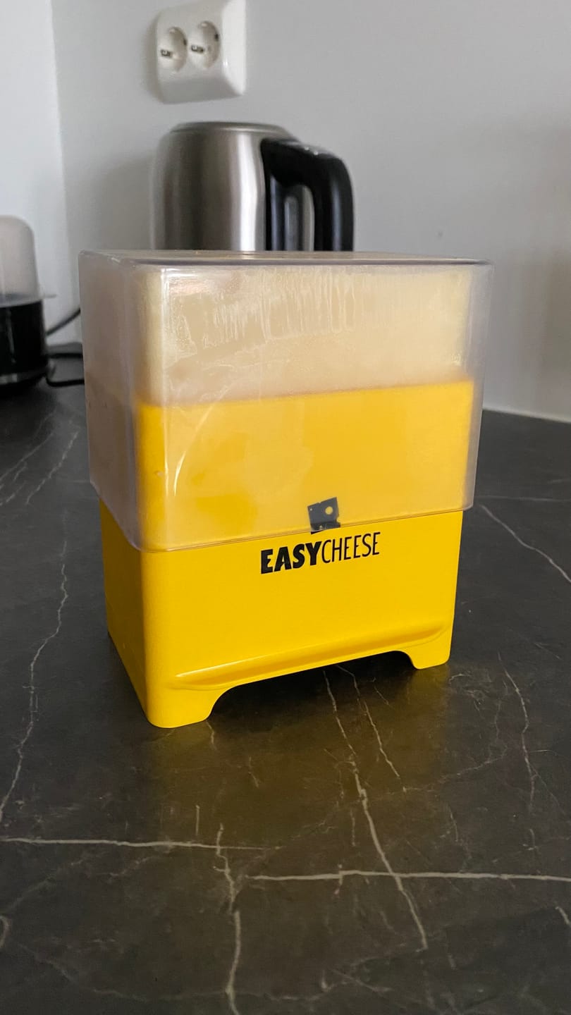 Customer photo review of EasyCheese® Osteklokke Original - Limited Edition Gul