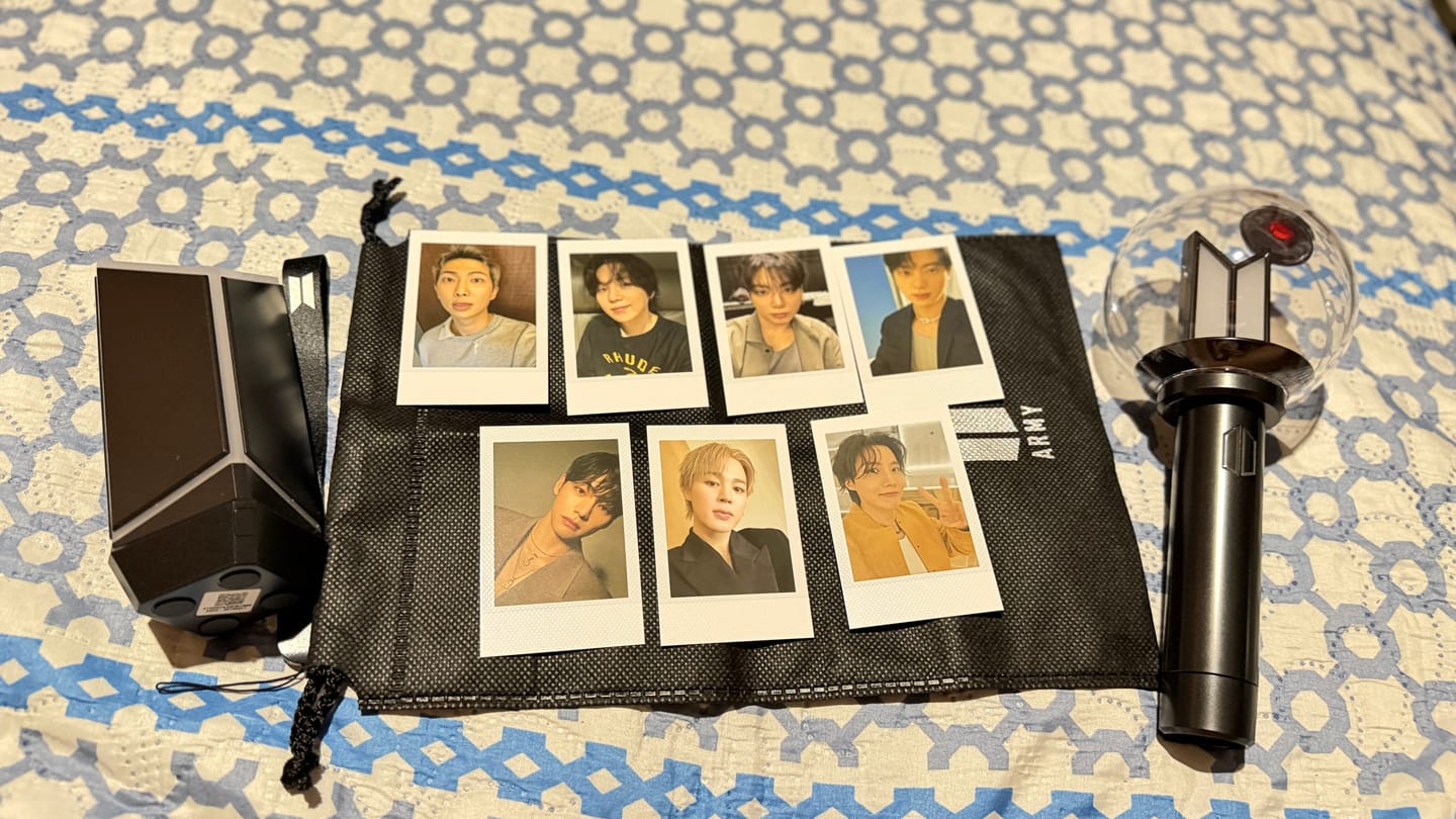 Customer photo review of BTS - OFFICIAL LIGHT STICK VER.4 CRADLE