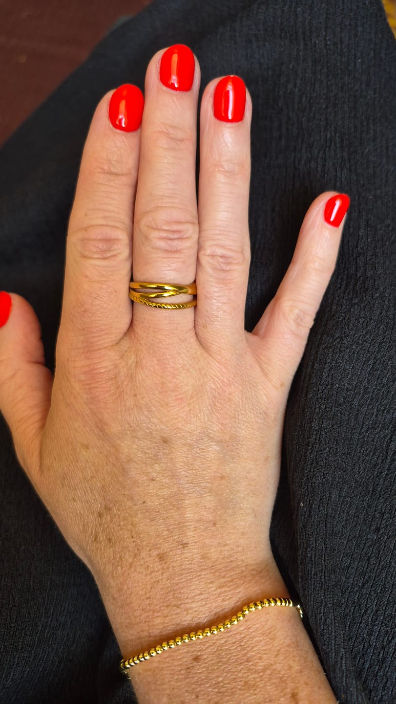 Customer photo review of Ara Twisted Crossed Ring