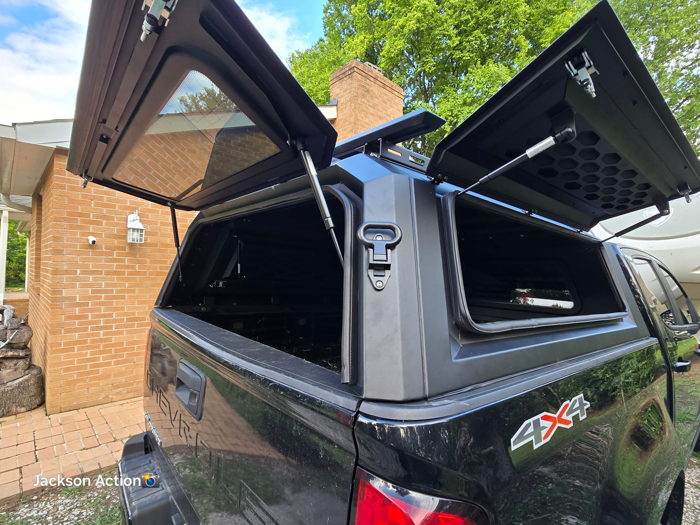 Customer photo review of OPENROAD Aluminum Truck Cap for Chevy Colorado/GMC Canyon (2015-2022) – 5ft Bed