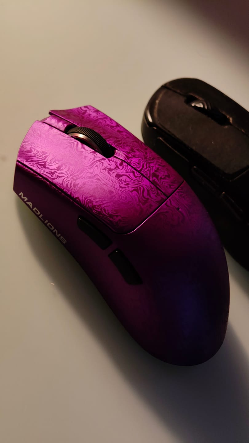 Customer photo review of FGG Madlions M3 Pro Karbon Fiber Wireless Mouse