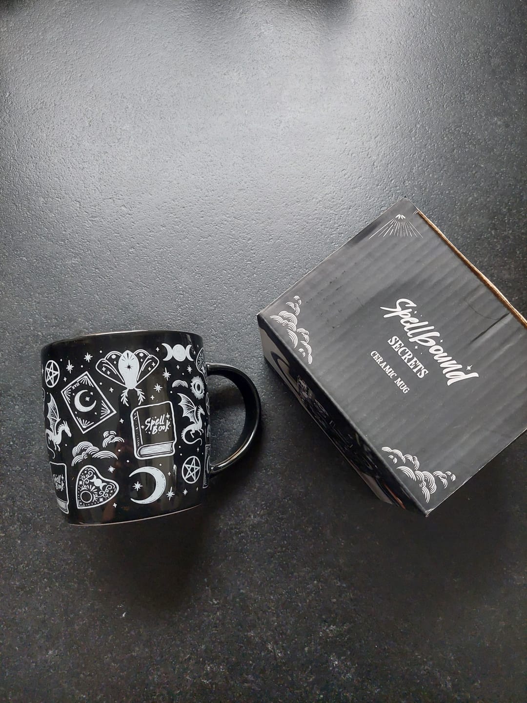 Customer photo review of Witchy Zauberbücher Tasse