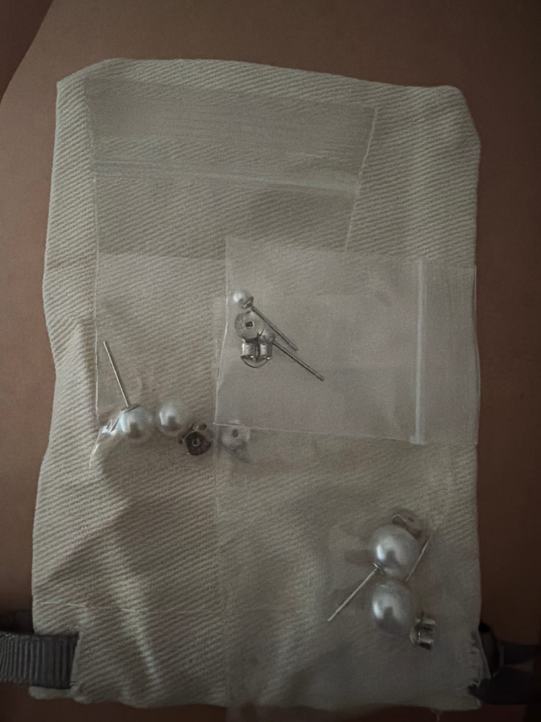 Customer photo review of Pendientes Perla Coraza