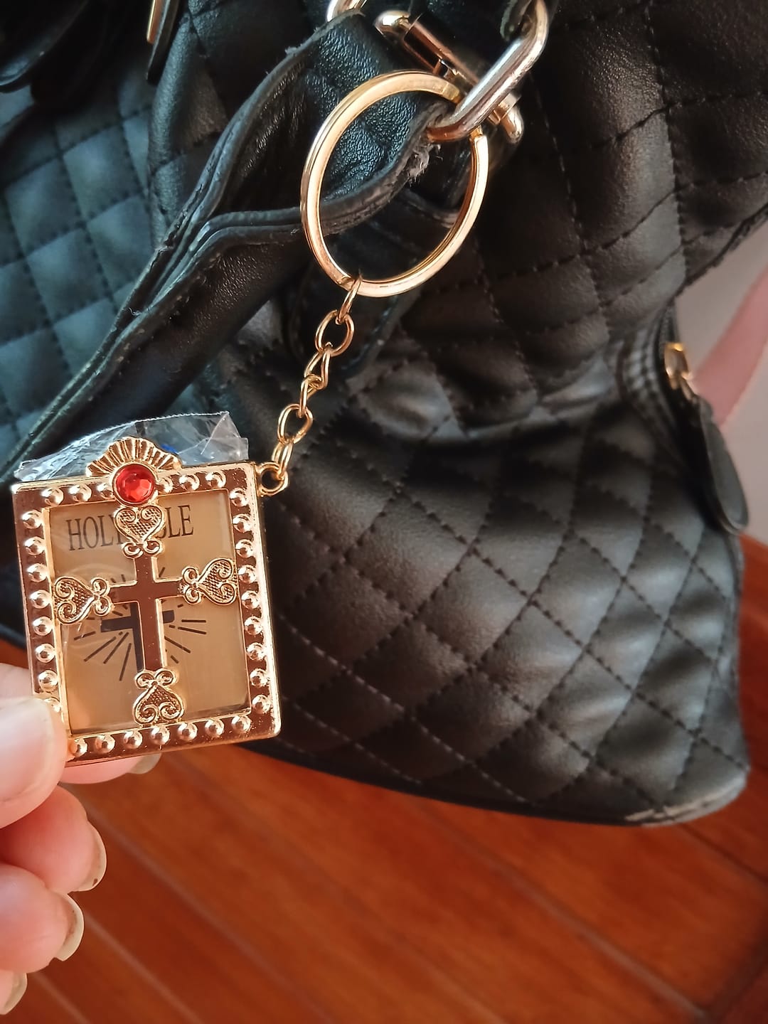 Customer photo review of Christianartworkshop Hollow Heart-Cross Framed Mini Bible Keychain with Top Inlaid Zircon: A Symbol of Sacred Heavenly Promise