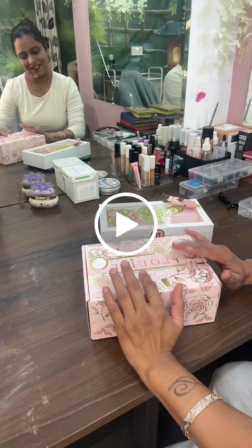 Customer video review of 20-Piece Full Face Makeup Brush Set